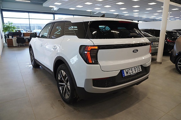 Ford Explorer 3 of 5