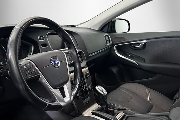 Volvo V40 Cross Country 4 of 21