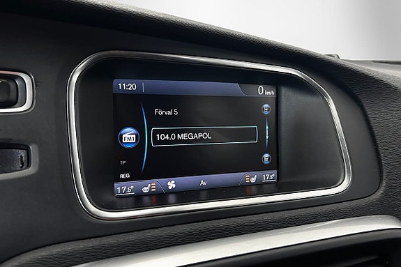 Volvo V40 Cross Country 14 of 21