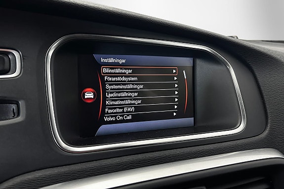 Volvo V40 Cross Country 17 of 21
