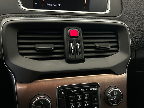 Volvo V40 Cross Country 18 of 21