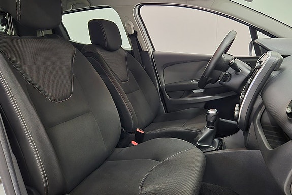 Renault Clio 11 of 15