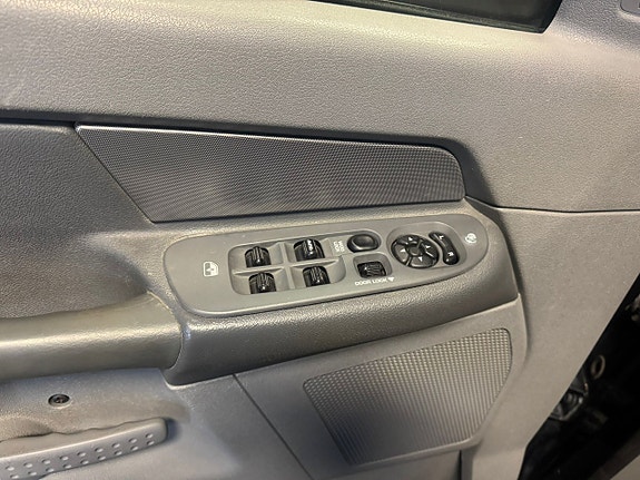 Dodge RAM 1500 13 of 22