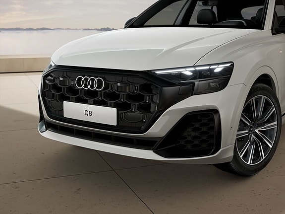 Audi Q8 2 of 9