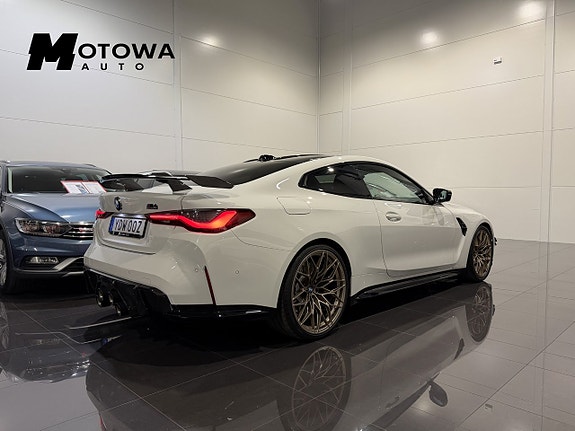 BMW M4 3 of 5