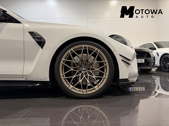BMW M4 4 of 5