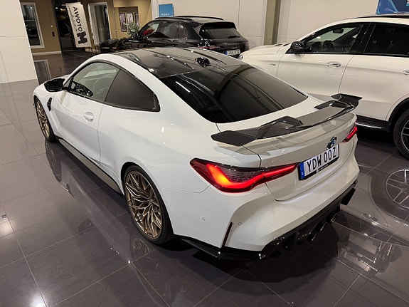BMW M4 2 of 5