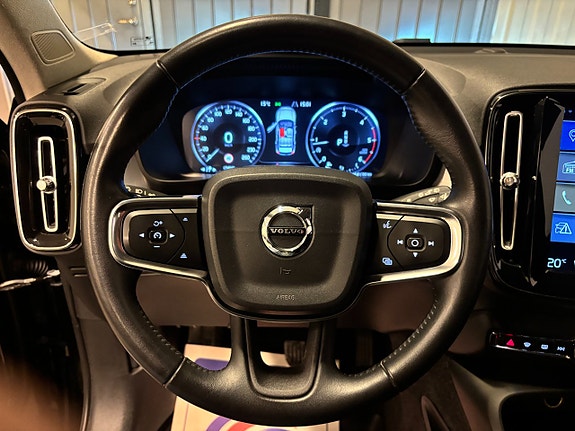 Volvo XC40 7 of 22