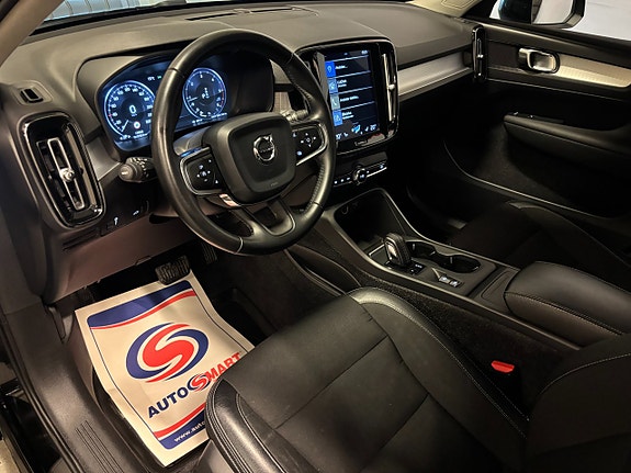 Volvo XC40 4 of 5