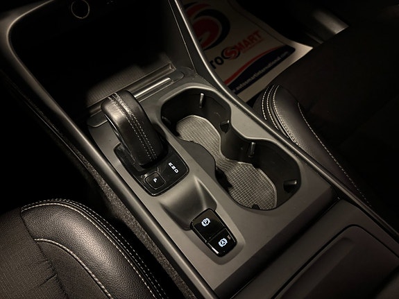 Volvo XC40 9 of 22