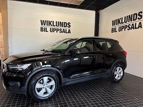 Volvo XC40 2 of 22
