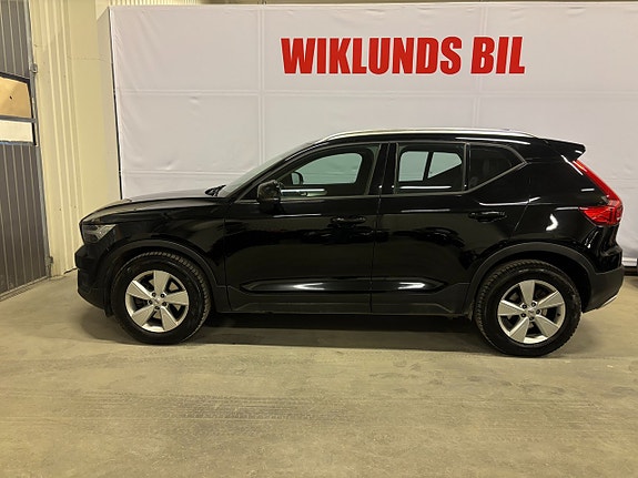 Volvo XC40 2 of 5