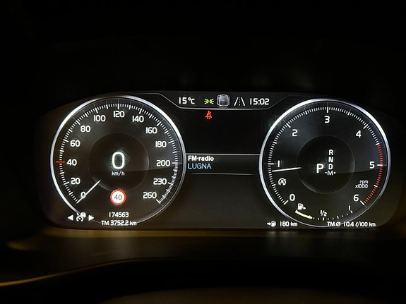 Volvo XC40 8 of 22