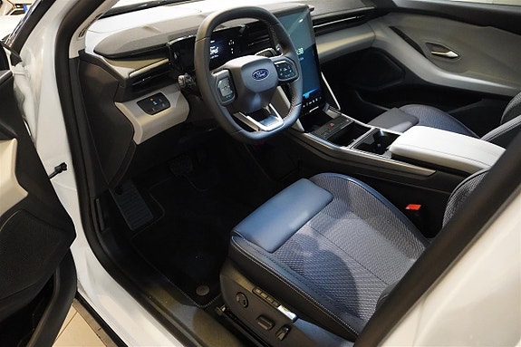 Ford Explorer 2 of 5