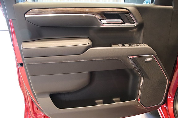 Chevrolet Silverado 1500 11 of 24