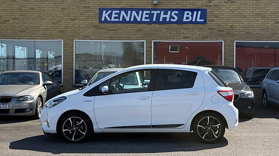 Toyota Yaris 7 of 30