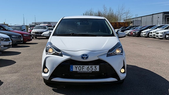 Toyota Yaris 2 of 30