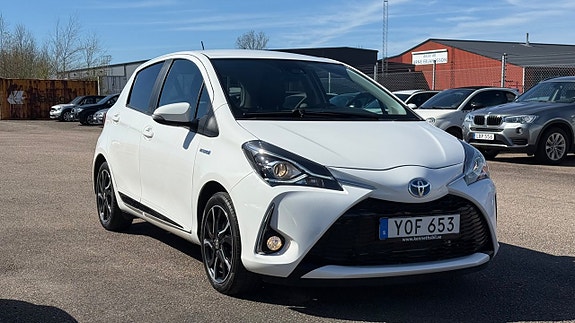 Toyota Yaris 3 of 30