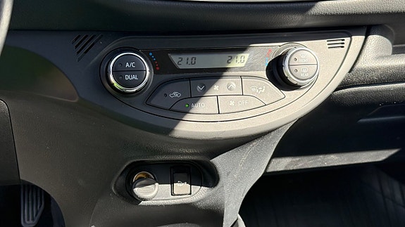 Toyota Yaris 18 of 30