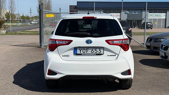Toyota Yaris 5 of 30