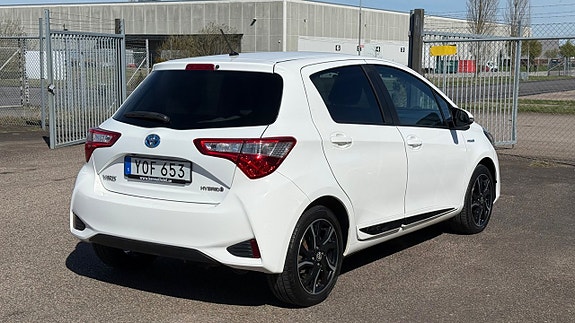 Toyota Yaris 4 of 30