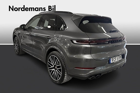 Porsche Cayenne 3 of 5