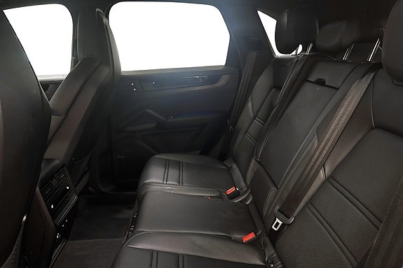 Porsche Cayenne 11 of 14