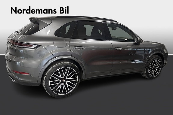 Porsche Cayenne 4 of 5