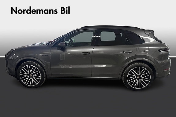 Porsche Cayenne 2 of 5