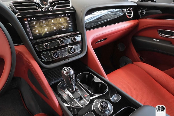 Bentley Bentayga 24 of 30