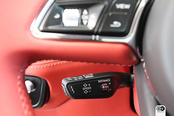 Bentley Bentayga 25 of 30