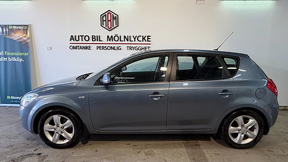 Kia Ceed 2 of 5