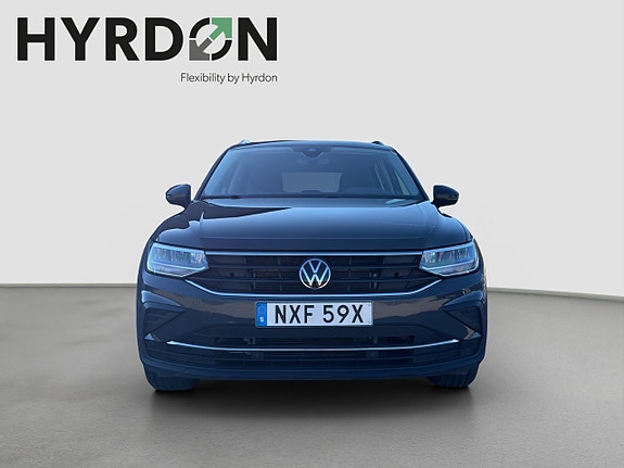 Volkswagen Tiguan 2 of 5