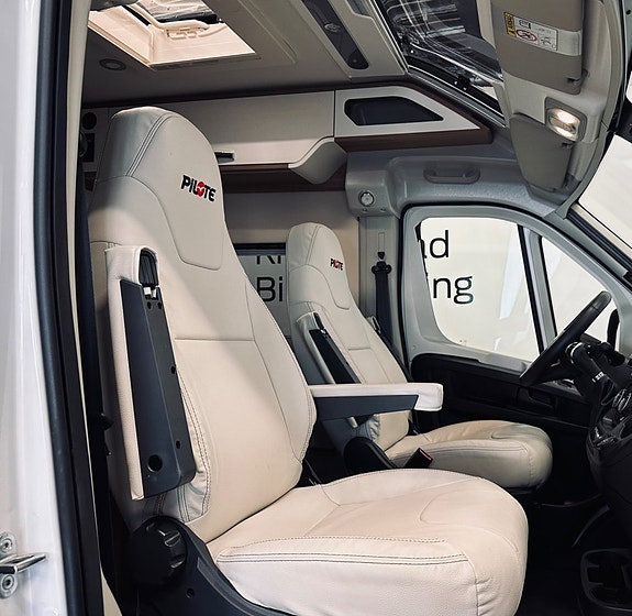 Pilote V 600 G Skydome, Markis, Solceller 7 of 20