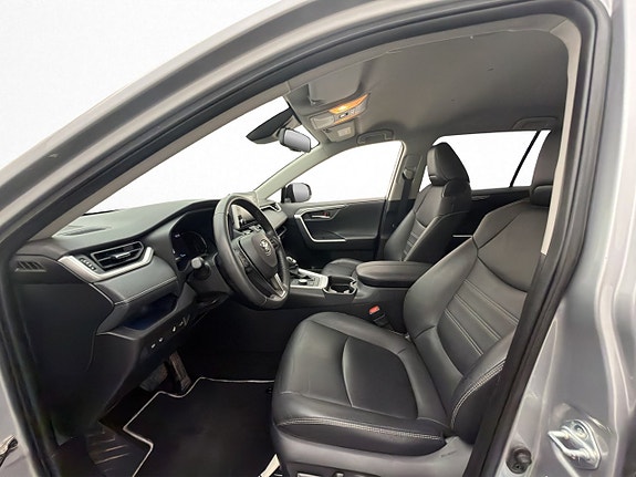 Toyota RAV4 12 of 30