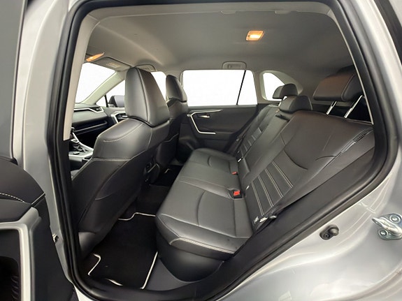 Toyota RAV4 16 of 30