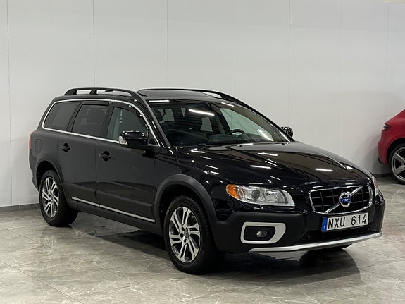 Volvo XC70 2 of 25