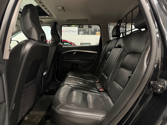 Volvo XC70 12 of 25