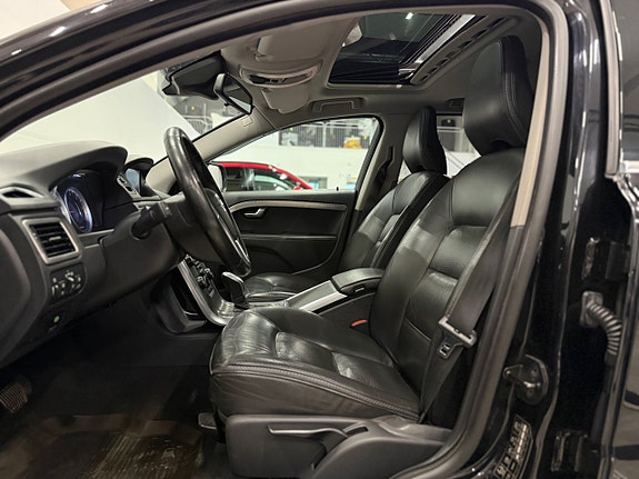 Volvo XC70 11 of 25