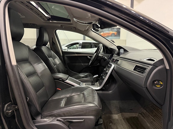 Volvo XC70 13 of 25