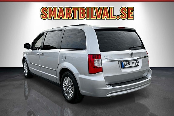 Lancia Voyager 4 of 5