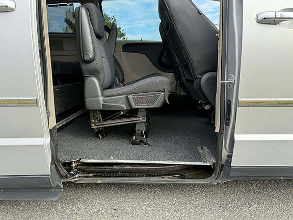 Lancia Voyager 14 of 16