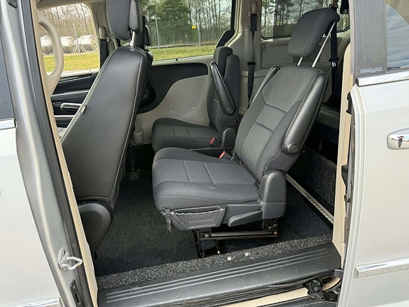 Lancia Voyager 12 of 16
