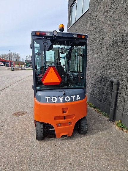 Toyota 8 FBMKT 25.  869 tim 3 of 5