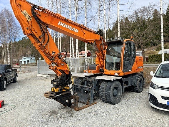 Doosan DX140W
