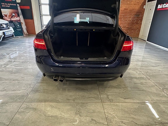 Jaguar XE 15 of 21