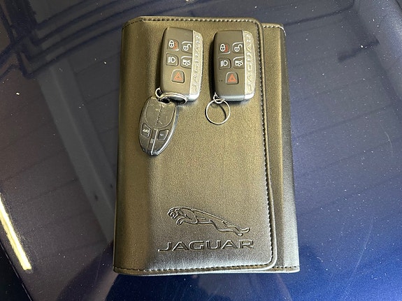 Jaguar XE 21 of 21