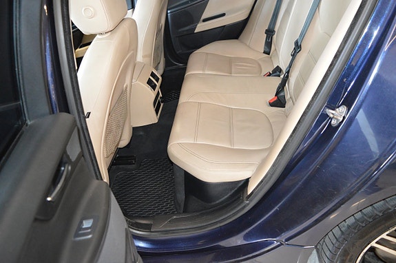 Jaguar XE 19 of 21