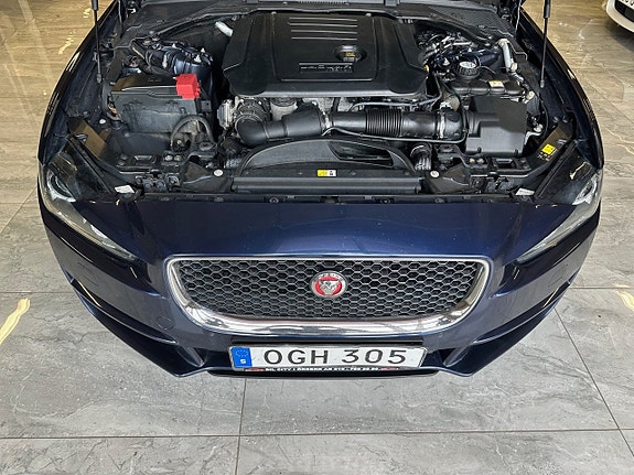 Jaguar XE 13 of 21