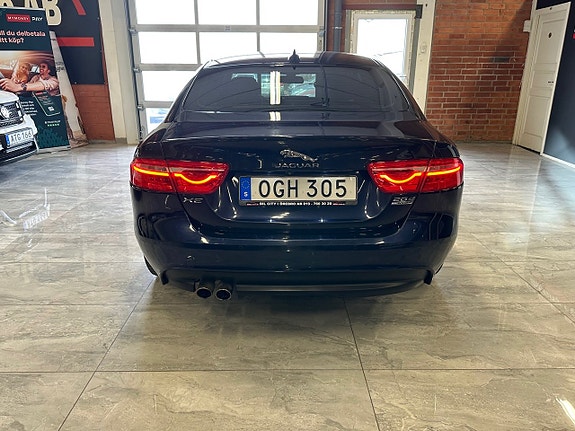 Jaguar XE 14 of 21